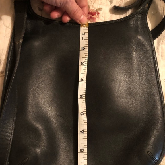 💲⚡️Coach tote L35-6383 ‼️EUC AND ROOMY AND GREAT FOR ANY OCCASIONS ‼️SALE - Picture 10 of 11